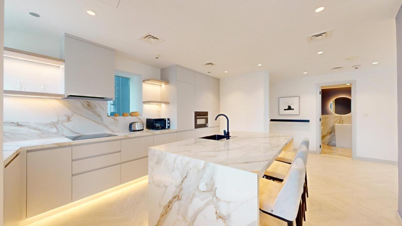 Marinascape Oceanic - Luxurious Two Bedroom Apartment