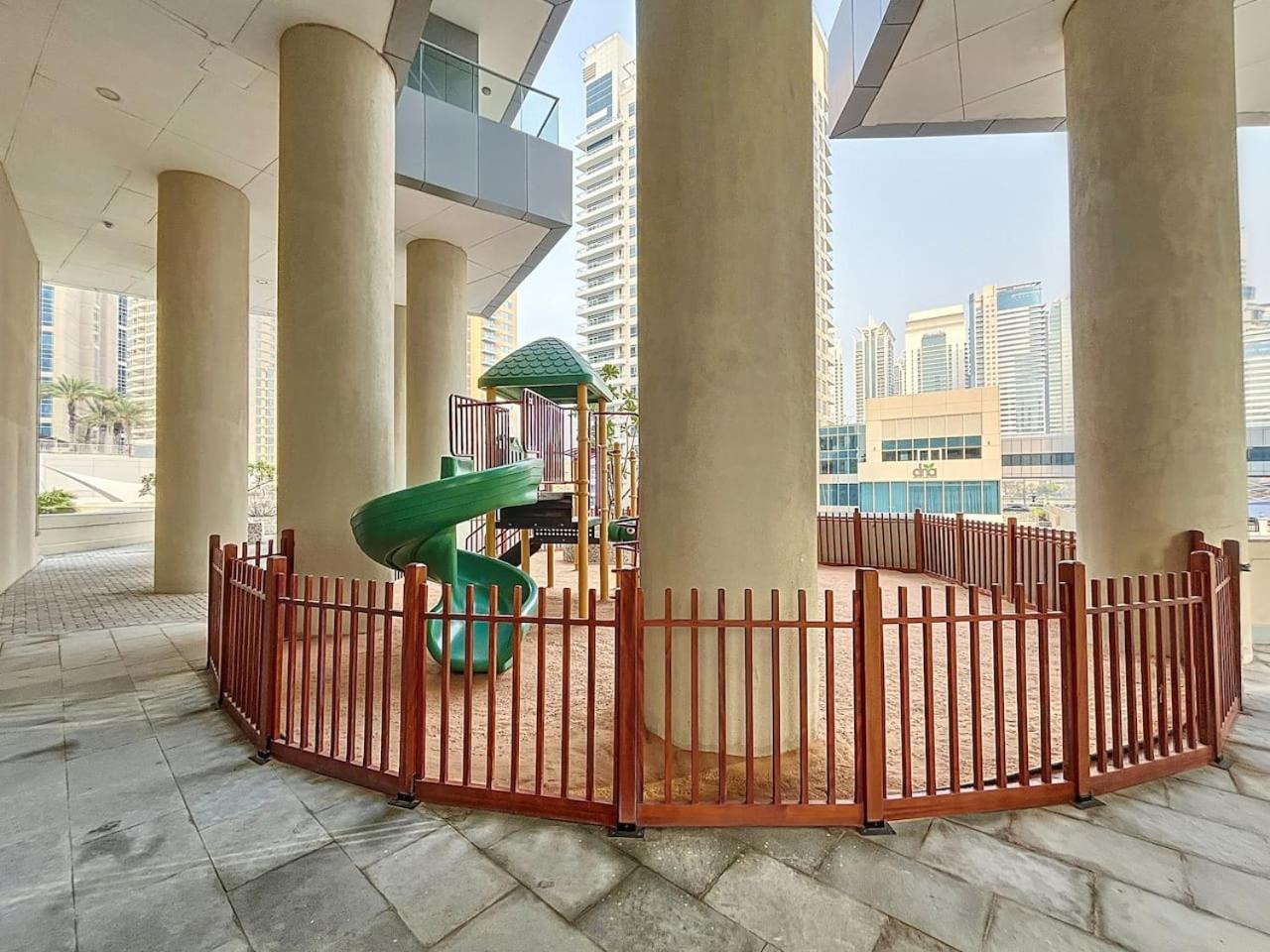 Marinascape Oceanic - Luxurious Two Bedroom Dubai